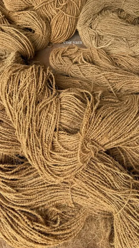 Close-up of the twist on 6–8 mm coir rope